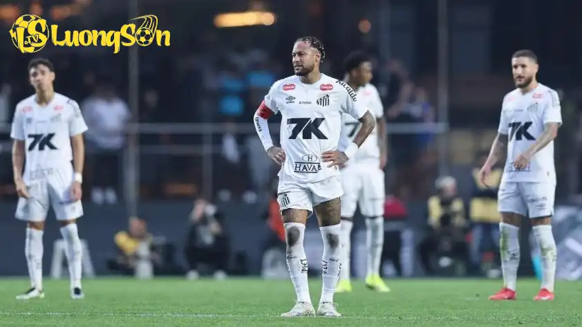 Neymar đang nỗ lực lấy lại phong độ trong màu áo Santos (Ảnh: GOAL). Neymar đang nỗ lực lấy lại phong độ trong màu áo Santos (Ảnh: GOAL).